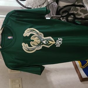 Men's Bucks Antetokounmpo tshirt